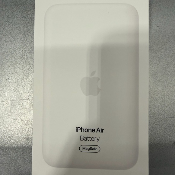 Apple MagSafe Battery Pack - White